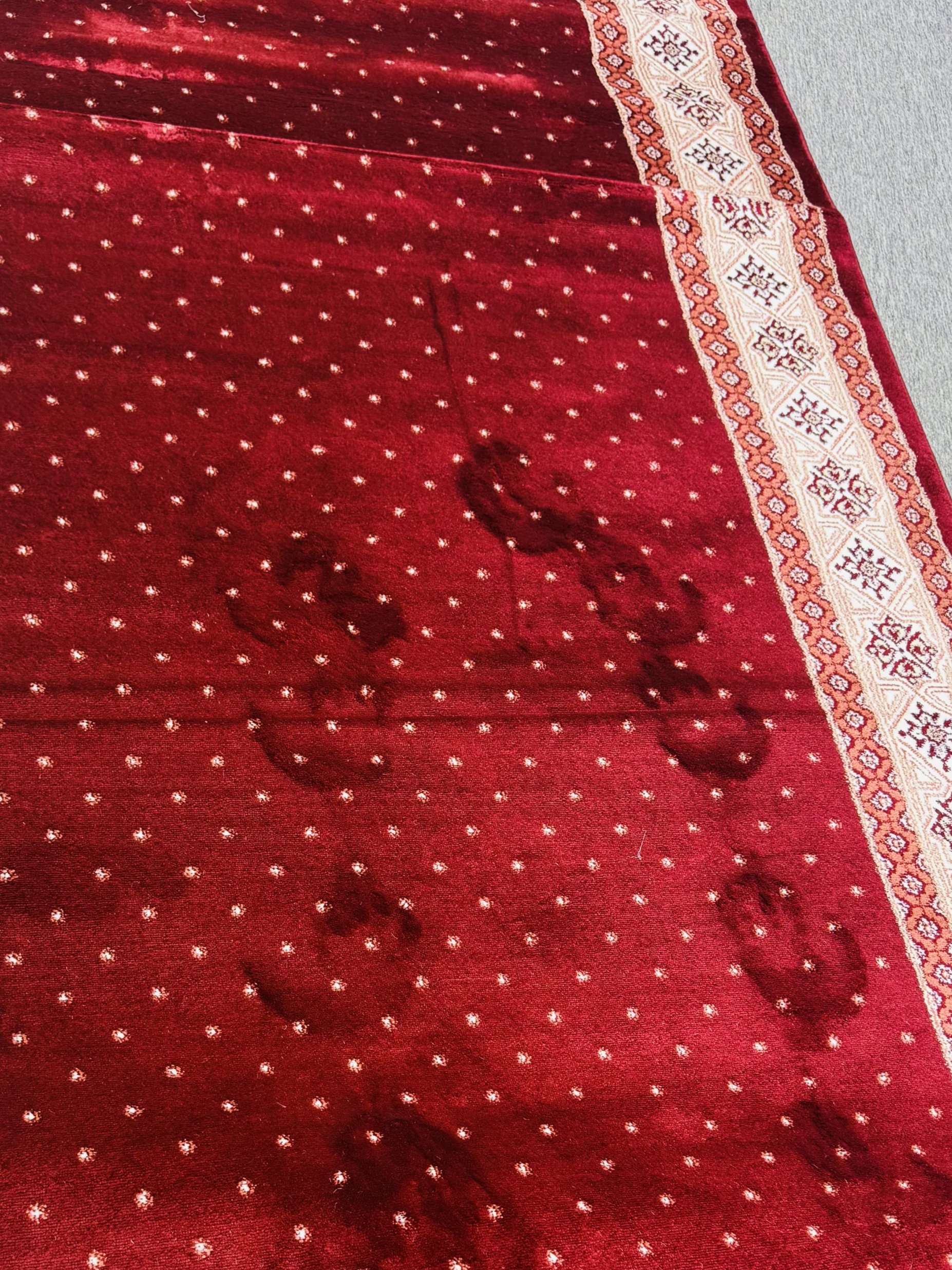 Masque, Masjid Salath Carpets